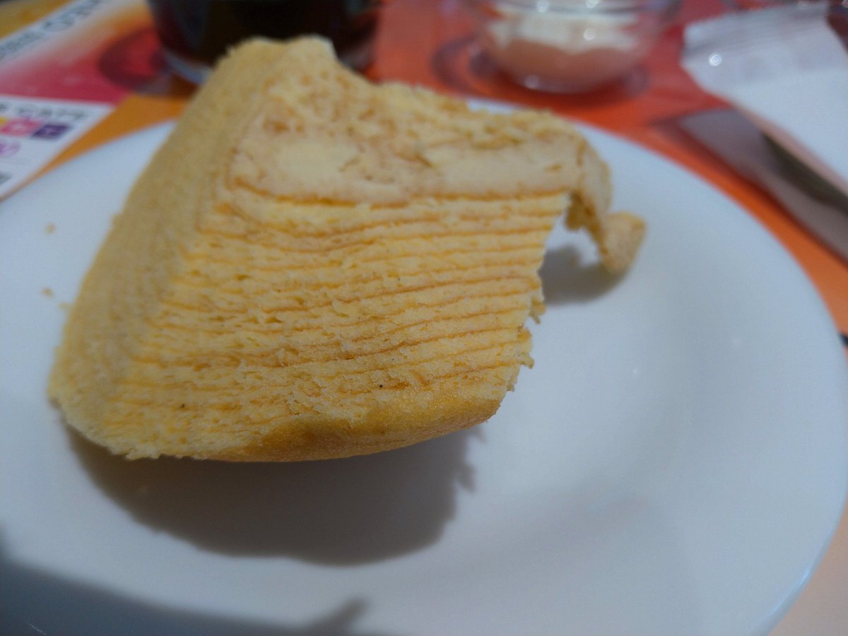 mugen_baumu's tweet photo. 大阪万博にて、ユーハイムのバウム食べ放題！いただきます。 https://t.co/M9ko2NyypL