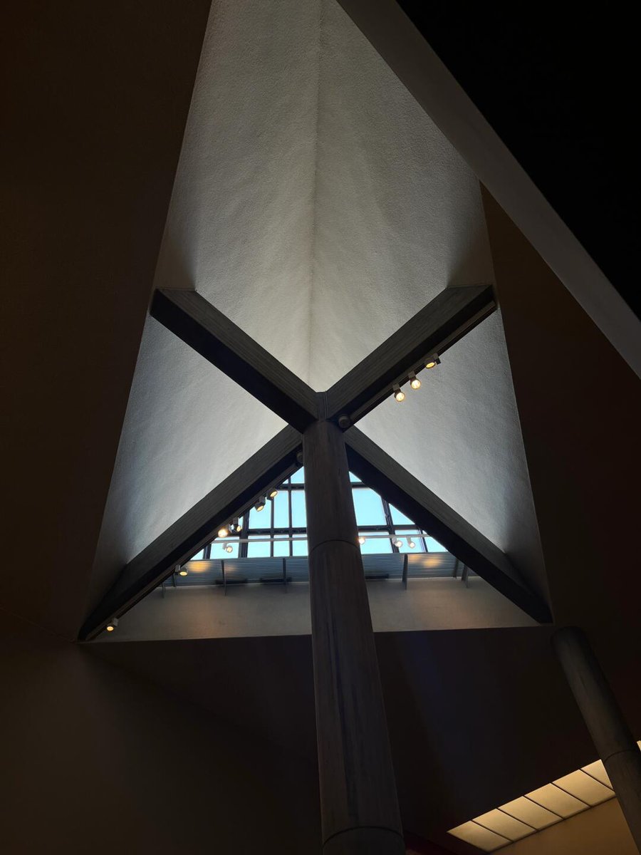 dot_loti's tweet photo. ③
【東京国立博物館·法隆寺宝物館】
午後の日差しが廊下に差し込まれ、水面と石垣に反射され、まるで一編の静かな詩のように美しい。
もし静かに歴史の息吹を感じることを好きなら、ここは必ずリストに入れなければなりません! https://t.co/ku2SE9drhq