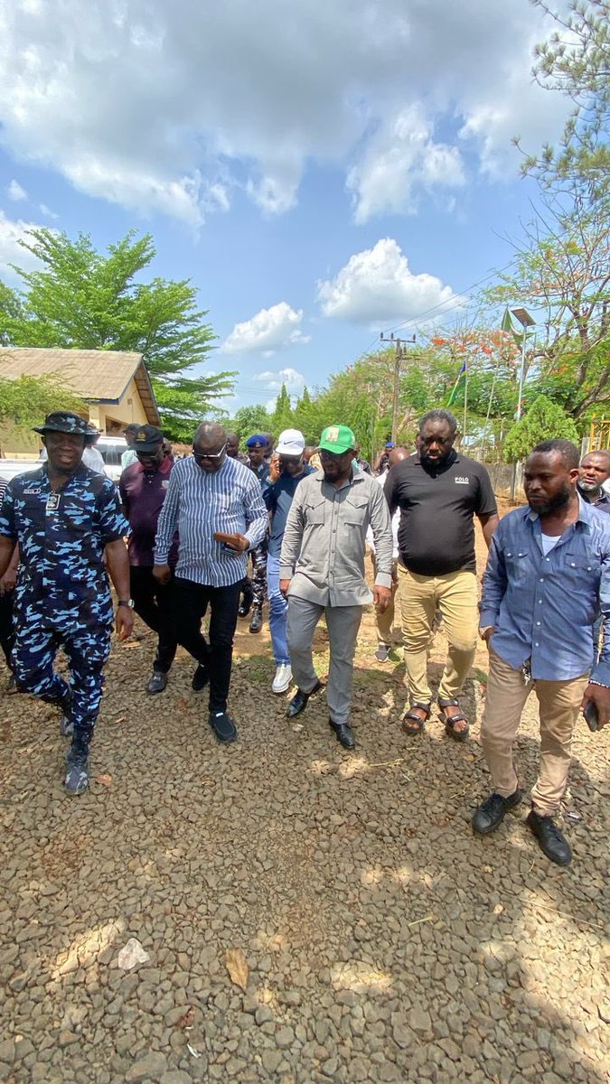 Sen Eteng Williams Donates N18m to Ikom Community, Police Division - thebeaglenewsonline.com/news3/sen-eten…