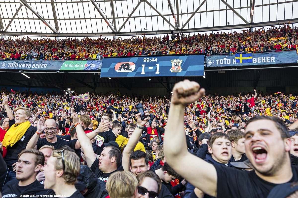 In the moment.

Go Ahead Eagles supporters.

Dutch Cup final. De Kuip. 

📸 <a href="/HanBalk/">Han Balk</a> for Terrace Edition.

#kowet