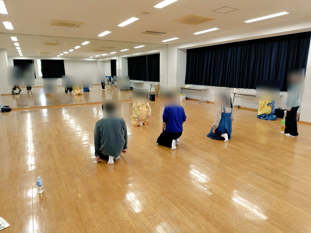 🪭和楽器&amp;仕舞体験会🪭
本日は実際にプロの先生にお越しいただき、和楽器&amp;仕舞体験会を開催しました！
新入生の方にも多数お越しいただきました😆✌
キタ会ではまだまだ練習見学や新歓イベントがたくさんございますので、サークル選びに迷っていらっしゃる皆さま、ぜひともお気軽にお越しください😉