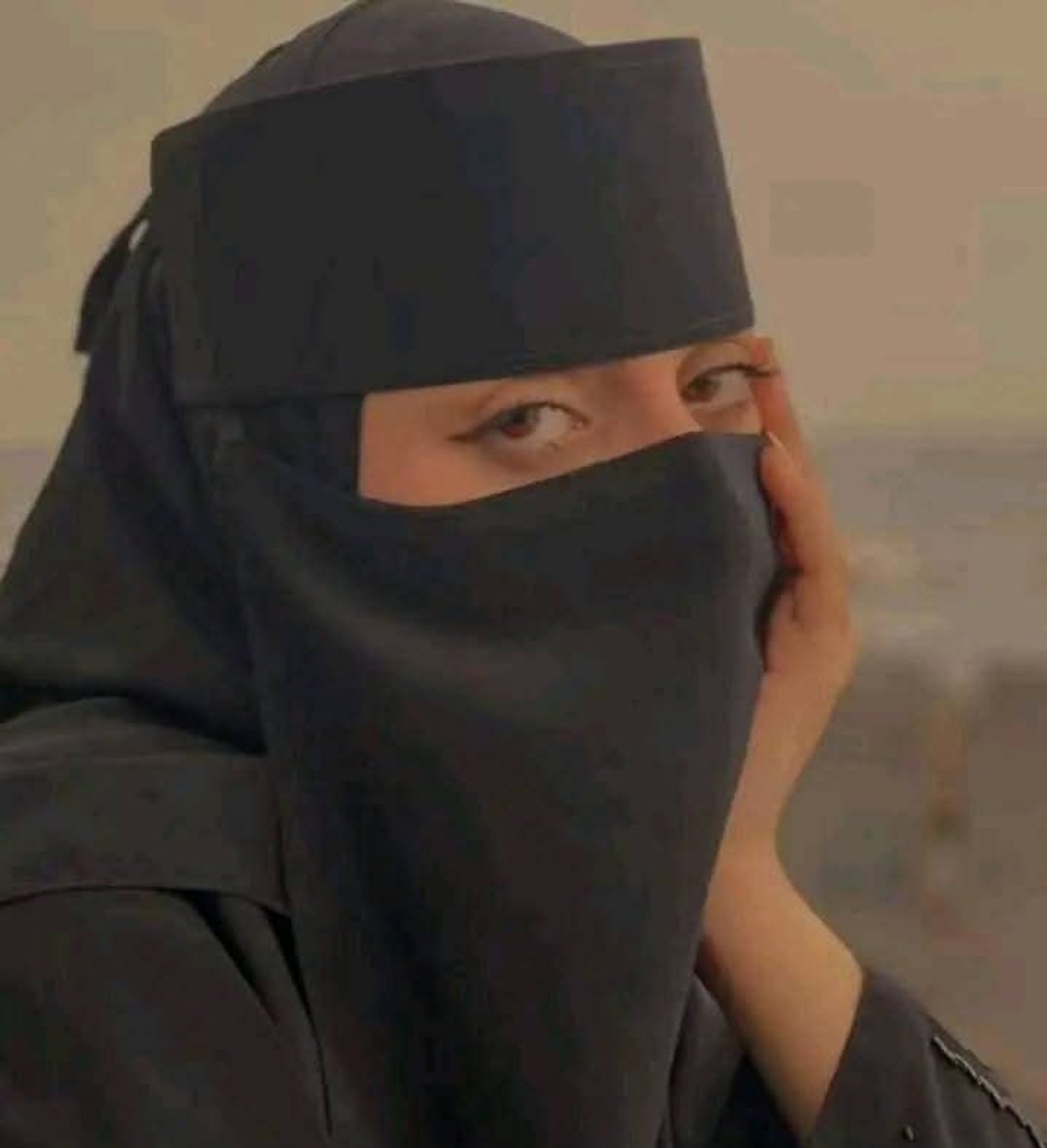 قمة الزعل لما تتصور صورة حلوة وما تلقي من توريها له 🙂😂💔