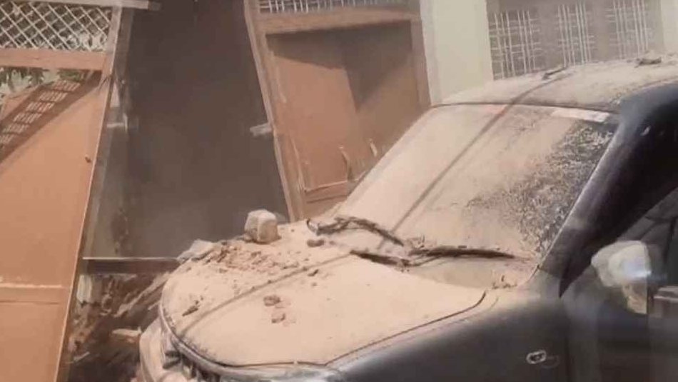 নিজ দেশেই বিমান হামলা চালাল ভারত