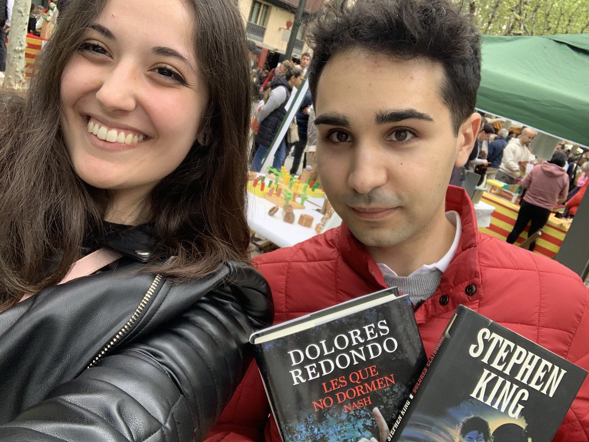 nataliabou_'s tweet photo. Un petit recull de Sant Jordi❤️‍🩹 què feliç em fan el sol, els llibres, les roses i en Pol. Sobretot en @PolCorrius https://t.co/qzfauhM2h9