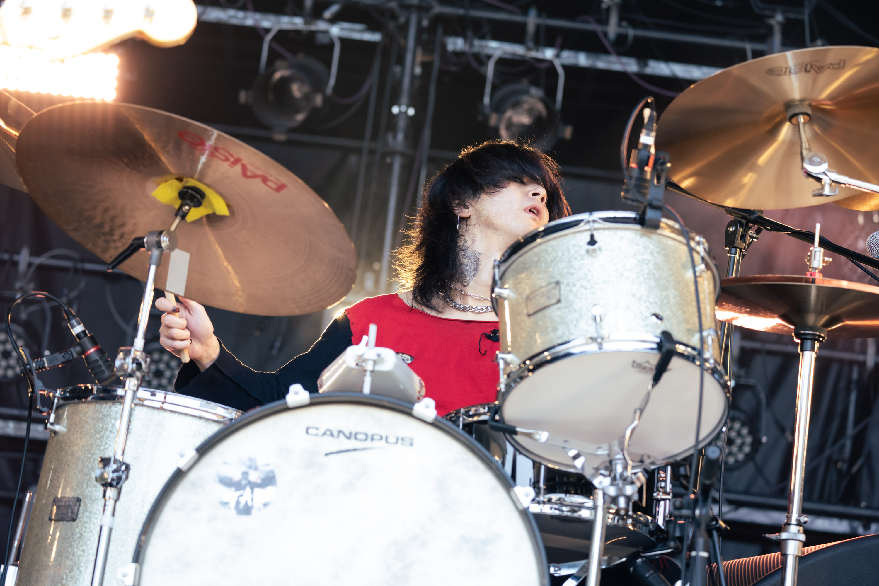 SIX LOUNGEが初ライブBlu-ray＋EP発表、新曲「サーチライト」や1