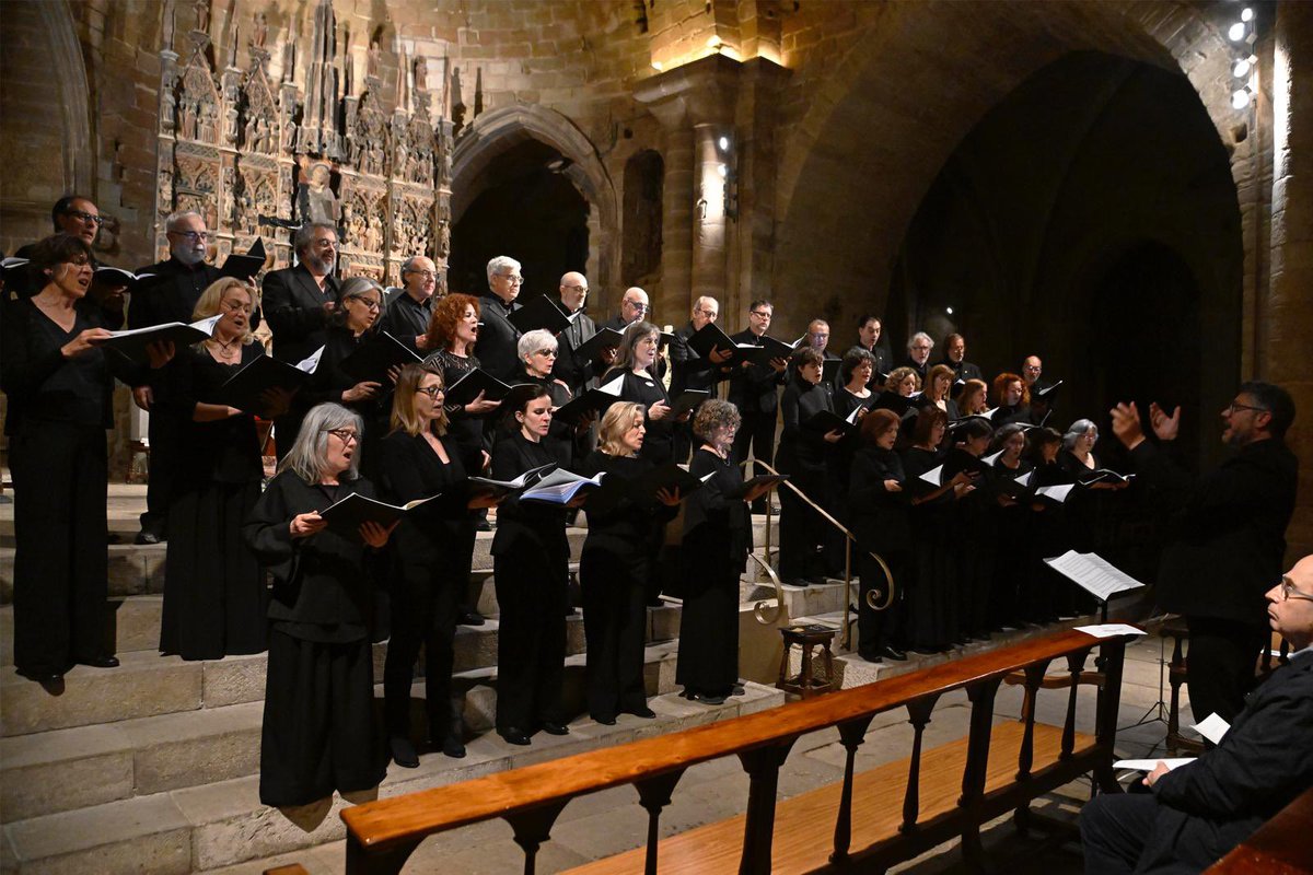 Antoni_Gelonch's tweet photo. Estratosfèric concert ahir d la @CoralCarmina, amb l’organista Mercè Sanchis, la soprano Mar Jordana, el tenor Josep Poblet, el baix David Guitart i la violoncel·lista Sveta Trushka. Apoteòsica Missa d Glòria d Pau Casals! Quin gran final x a #dellumitenebres! @Horitzons2050 https://t.co/q4w1FpmNlg