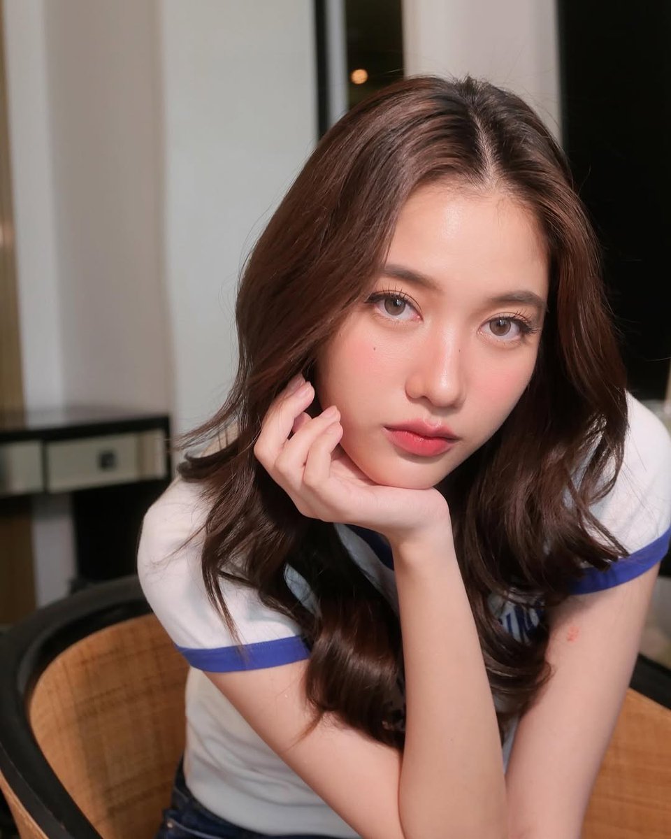 itsbecfreen_'s tweet photo. HOW IS SHE REAL?????? https://t.co/YvXmVry9ew