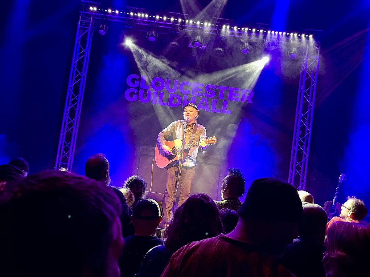 dancfrench's tweet photo. As always, a huge pleasure to bump into & say hello to Mark Chadwick before his solo gig at the Guildhall last weekend. Felt like such an exclusive gig. Great night.
Next up; Cinderford's finest... EMF at the Subs.
#markchadwick #levellers #gloucester #guildhall #folkrock https://t.co/BKgV0iIxwd