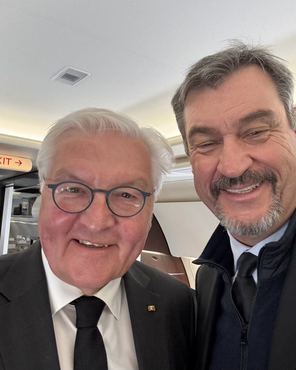Markus_Soeder's tweet image. Gerade in Rom gelandet: Nun geht es im Konvoi mit Bundespräsident Frank-Walter Steinmeier in den Vatikan zu den Trauerfeierlichkeiten für den verstorbenen Papst #Franziskus.
