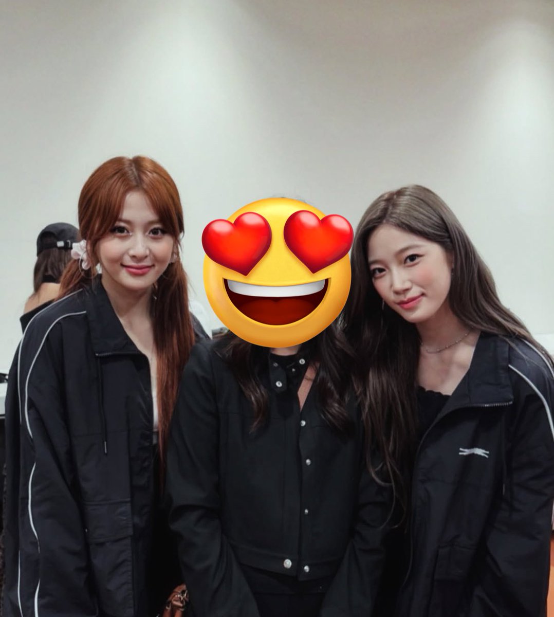 251Js's tweet photo. 말로만 듣던 민아씨를 실물로 영접한 건 처음이라 너무 반가운 얼굴이라 굉장히 신난 상태의 윤진이.jpg
라고 합니다 https://t.co/7rONXUwp8a