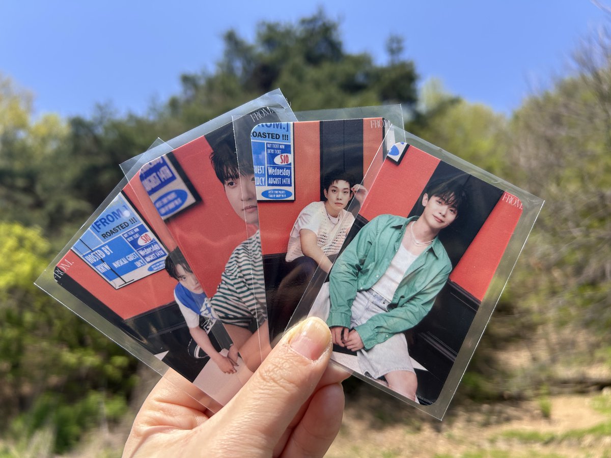 yuoyeeun's tweet photo. 안녕하세요!! 
루시 와장창 첫콘 포카 무인나눔 합니다
💙5월 2일 첫콘
💙맴버별5장씩 있어요 (앙면 인쇄입니다)
 from 포카를 만들어 놓고 남은것들이 있어서
 무인 나눔 하려고 합니다
 장소와 시간은 당일날 올려드리겠습니다~ https://t.co/FfpBqzv904