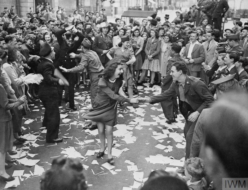 Communities, neighbours and families!
You can apply for a free temporary street closure for your #VEDay80 events and street parties on 3 - 8 May. 
Find out more and apply for your road closure before 30 April, at  york.gov.uk/VEDay80.