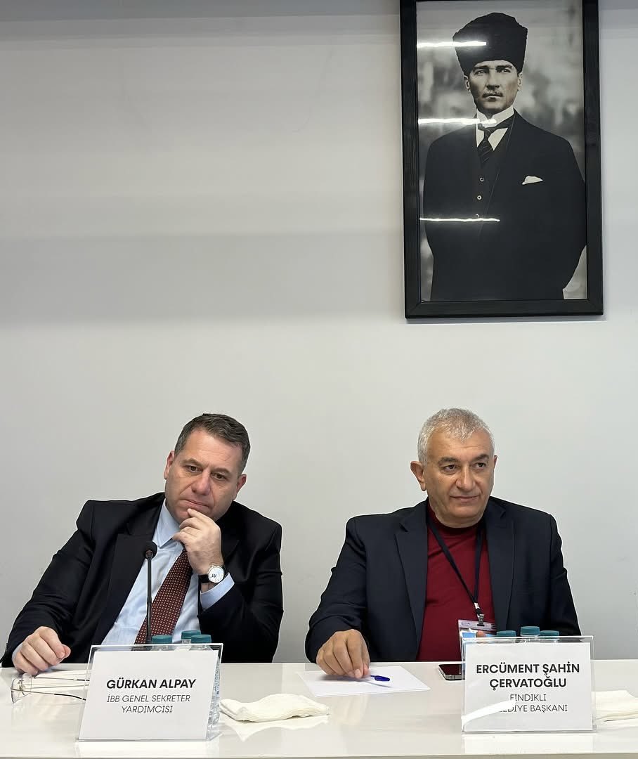 ecervatoglu's tweet photo. İstanbul’un Kanal İstanbul projeleriyle rant uğruna talan edilmesine göz yummayan, 16 milyon için çalışan İBB teknik ekibinin başında yer alan, memleketimizin evladı Arif Gürkan Alpay’ın da aralarında bulunduğu birçok kişinin gözaltına alındığı haberiyle uyandık bugün de. 

Bu uygulamalar, halkın iradesini bastırma çabasından başka bir şey değildir. Kentleri savunmak suç değildir. Kentleri talan projeleriyle yok etmek suçtur. 

Arif Gürkan Alpay’ın ve tüm yol arkadaşlarımızın yanındayız. Bu memleketin onurlu evlatları size boyun eğmeyecek. Ranta, zulme, yalana, talana ve dolana dayalı düzeniniz son bulacak.