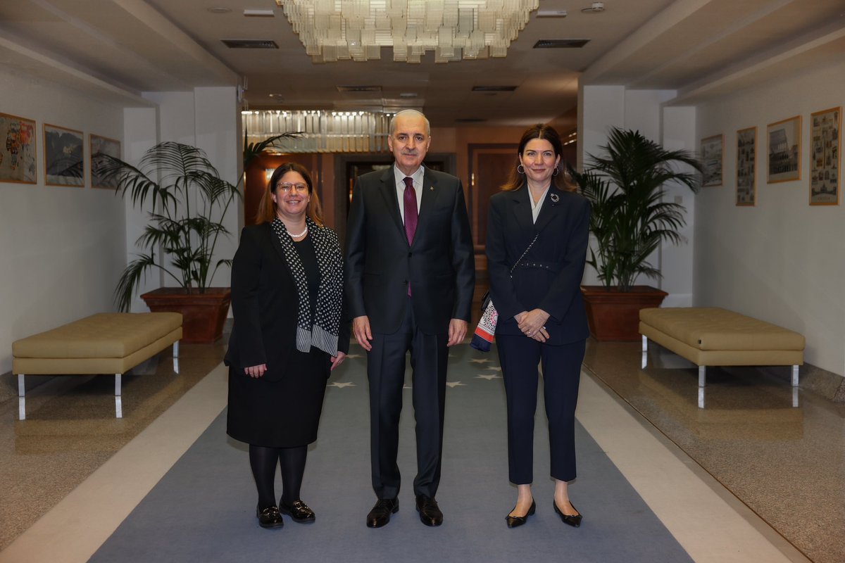 TBMM (@tbmmresmi) on Twitter photo Türkiye Büyük Millet Meclisi Başkanımız <a href="/NumanKurtulmus/">Numan Kurtulmuş</a>, Vatikan Devlet Başkanı Papa Franciscus için düzenlenecek cenaze törenine katılmak için gittiği Vatikan'a ulaştı.
TBMM Başkanımız <a href="/NumanKurtulmus/">Numan Kurtulmuş</a>'u, Roma Fiumicino-Leonardo da Vinci Havalimanı’nda Türkiye’nin Roma Türkiye Büyük Millet Meclisi Başkanımız <a href="/NumanKurtulmus/">Numan Kurtulmuş</a>, Vatikan Devlet Başkanı Papa Franciscus için düzenlenecek cenaze törenine katılmak için gittiği Vatikan'a ulaştı.
TBMM Başkanımız <a href="/NumanKurtulmus/">Numan Kurtulmuş</a>'u, Roma Fiumicino-Leonardo da Vinci Havalimanı’nda Türkiye’nin Roma