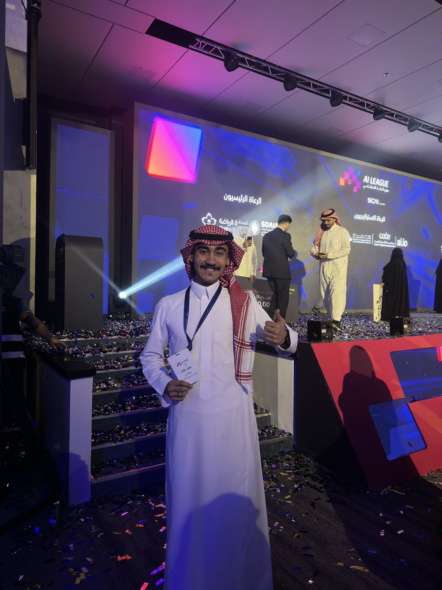 Devsm76's tweet photo. انتهت تجربة أول هاكاثون لي مع دوري الذكاء الأصطناعي مع @SCAI_AI 

واللهم لك الحمد 🙏🏻، من بين +1800 مشارك ،20+ دولة قدرنا بالفوز بجائزة مقدمة @TuwaiqAcademy بمقاعد مخصصة في معسكراتهم🚀

@Talas_xaccount @Lena_dkl و ديم ، استمتعت وتعلمت الكثير بالعمل معكم🫡

وبأذن الله بداية خير.. https://t.co/NTLd9A1CDe