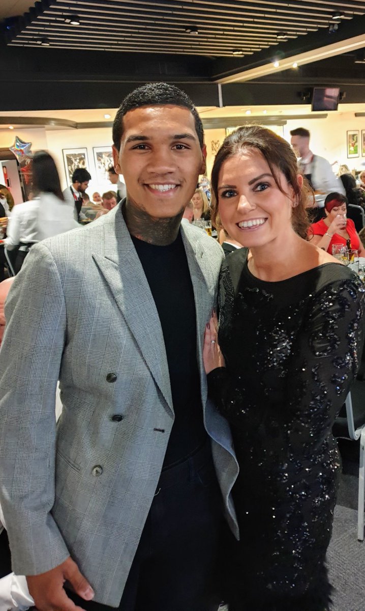 bigphil321's tweet image. Genuinely can not wait for the boxing tonight🥊🍻 #EubankBenn 
I can’t call it, I want #Benn to win &amp;amp; fancy him to do it, but either way, it’s gonna be a cracker, shades of their dads years ago..
Hers some pics of when the family met Conor, Nigel, &amp;amp; big Frank a few years ago👍🥂