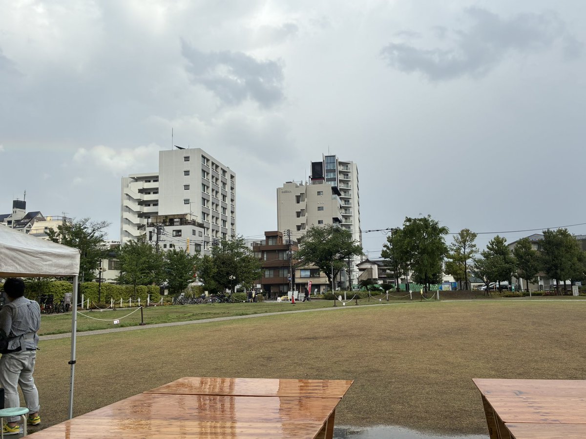 pomppacarva's tweet photo. まさかの最後の最後に大雨が降りましたが、晴れてきまして青空が！遠くには虹が！ https://t.co/bWBnIRgqvf
