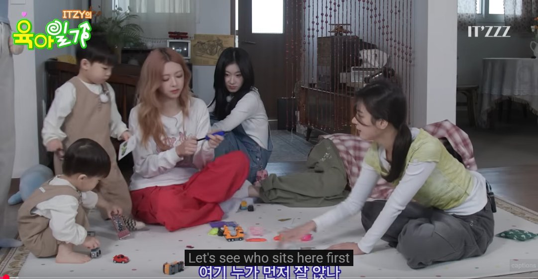 ValerieNavarro0's tweet image. Ryujin jamming to Gold, Chaeryeong spacing out, Chaeryeong resting on Ryujin&apos;s butt, and Chaeryeong hiding so good Yeji and Ryujin had to tell the twins about her hiding under the blanket on the couch. This episode has the smiles! 😃 #ITZZZ #ITㅋㅋㅋ #ITZY의육아일기