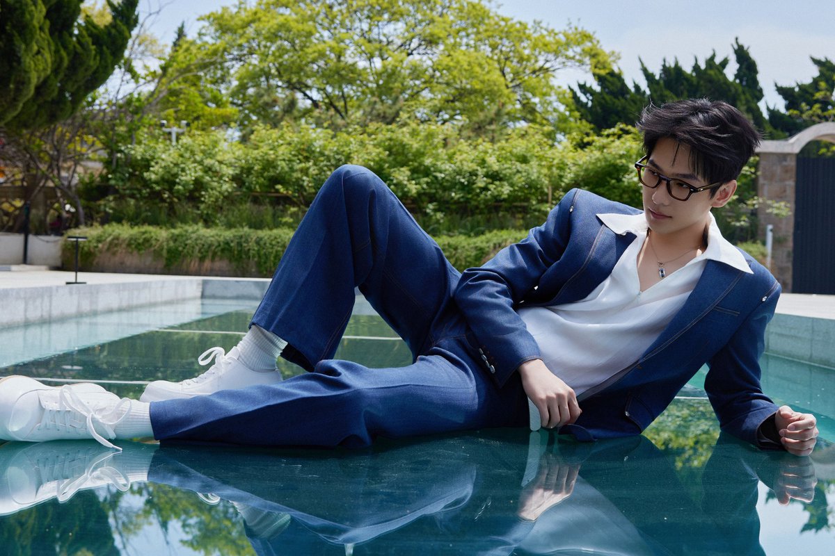 FulltimeBusy09's tweet photo. OMG .......

#YangYang
#YangYang杨洋 
#หยางหยาง https://t.co/1UpCkJr3qs