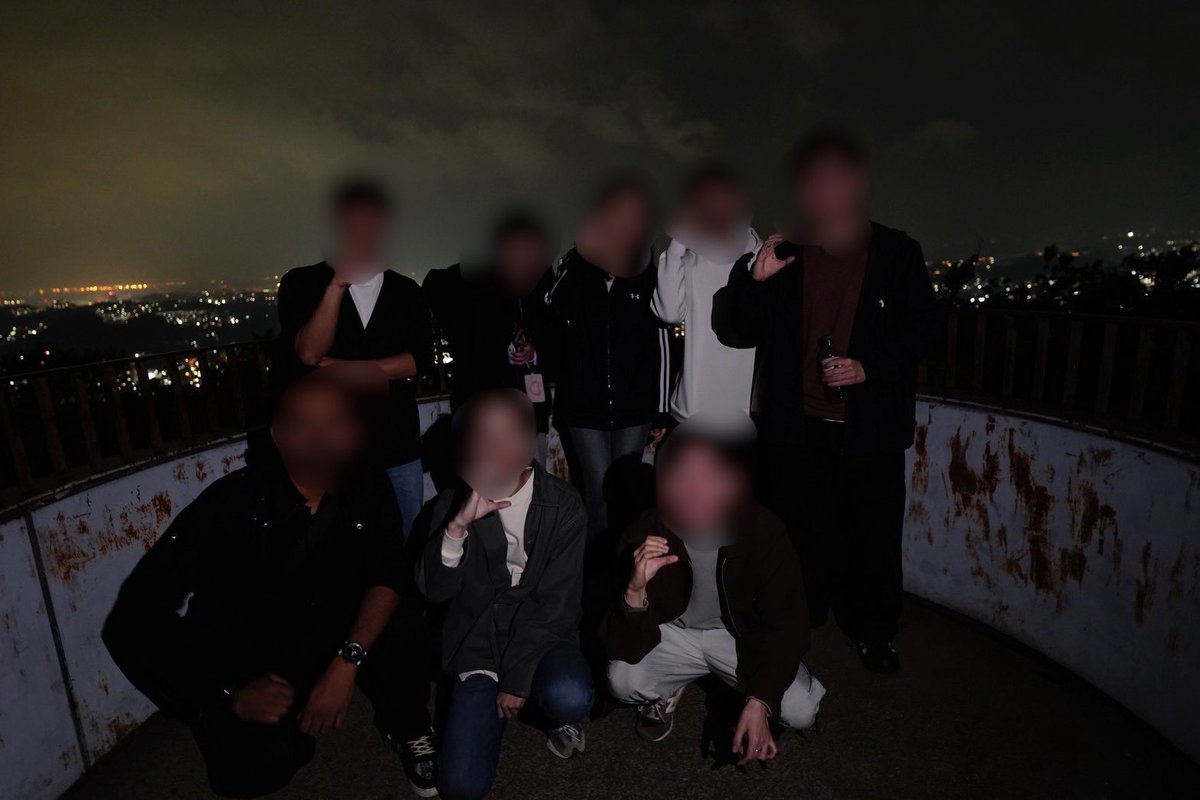 4/25(金)の新歓出張観測の様子です❗️
生憎の天気だったので目的地を変更し、神奈川県横須賀市の衣笠山公園へ夜景を見に行きました✨
横須賀市の街並みに始まり、さらに先には川崎の工場地帯や横浜の臨海部まで見ることができました❗️

新歓は終了ですが、入会は受け付けているので興味があればDMへ❗️