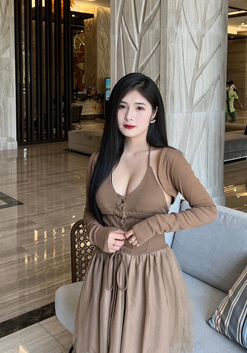 Quynhalee001's tweet photo. Em thổi kèn giỏi lắm, anh có muốn thử không https://t.co/Q8aqZ2CR2H