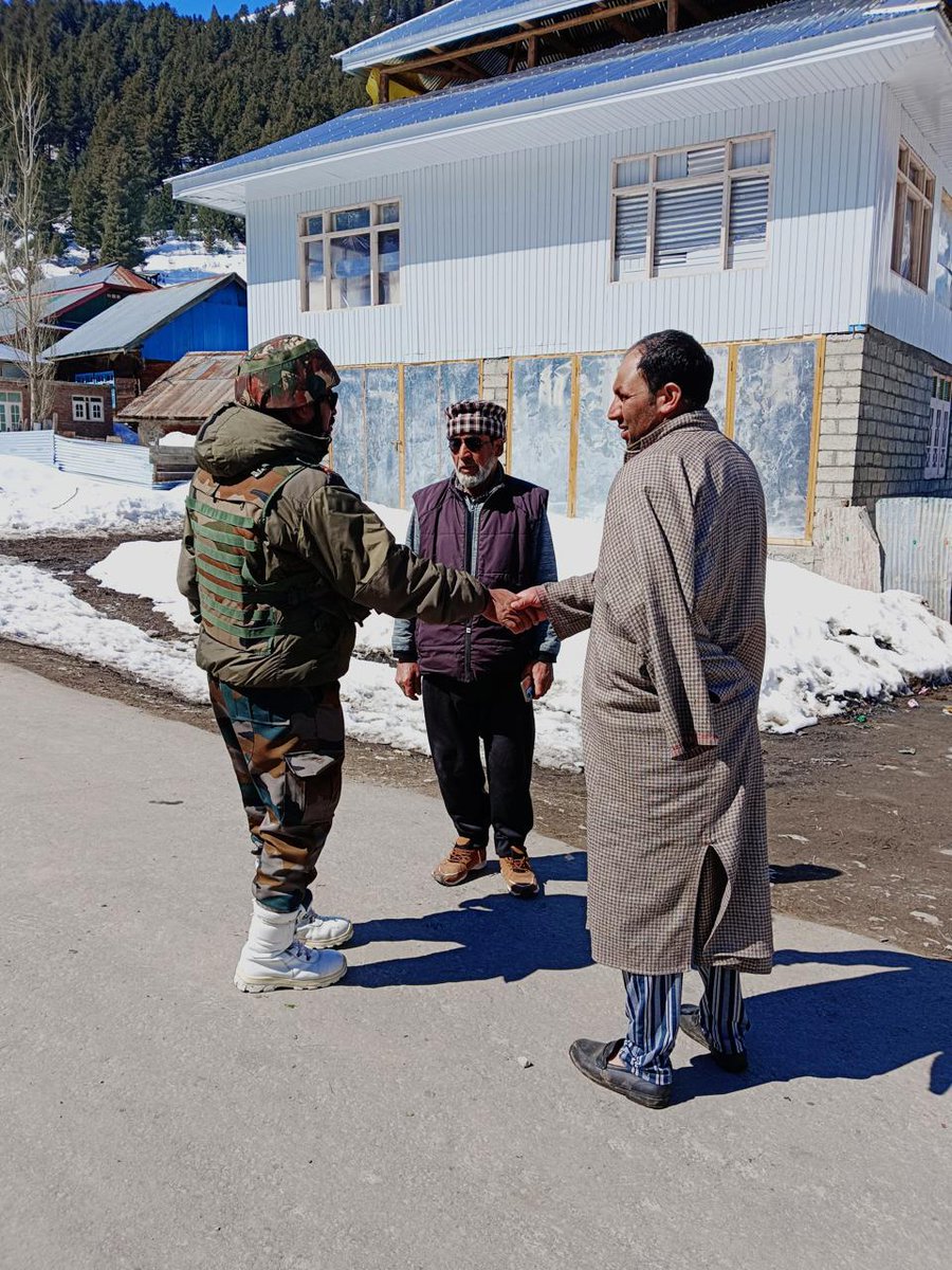 kupwarasentinel's tweet photo. #IndianArmy conducted a Khairiyat Patrol from to #Kanzalwan village to check on locals' well-being.the team addressed their concerns &amp; shared advice on climate change &amp; health.The patrol reassured villagers of the Indian Army’s support, strengthening trust &amp; unity in Gurez Valley https://t.co/p5Q9TmxAzZ