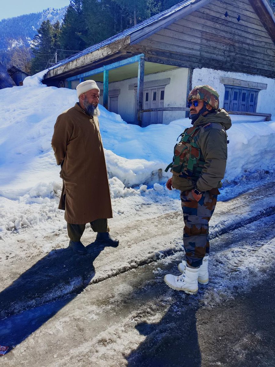 kupwarasentinel's tweet photo. #IndianArmy conducted a Khairiyat Patrol from to #Kanzalwan village to check on locals' well-being.the team addressed their concerns &amp; shared advice on climate change &amp; health.The patrol reassured villagers of the Indian Army’s support, strengthening trust &amp; unity in Gurez Valley https://t.co/p5Q9TmxAzZ