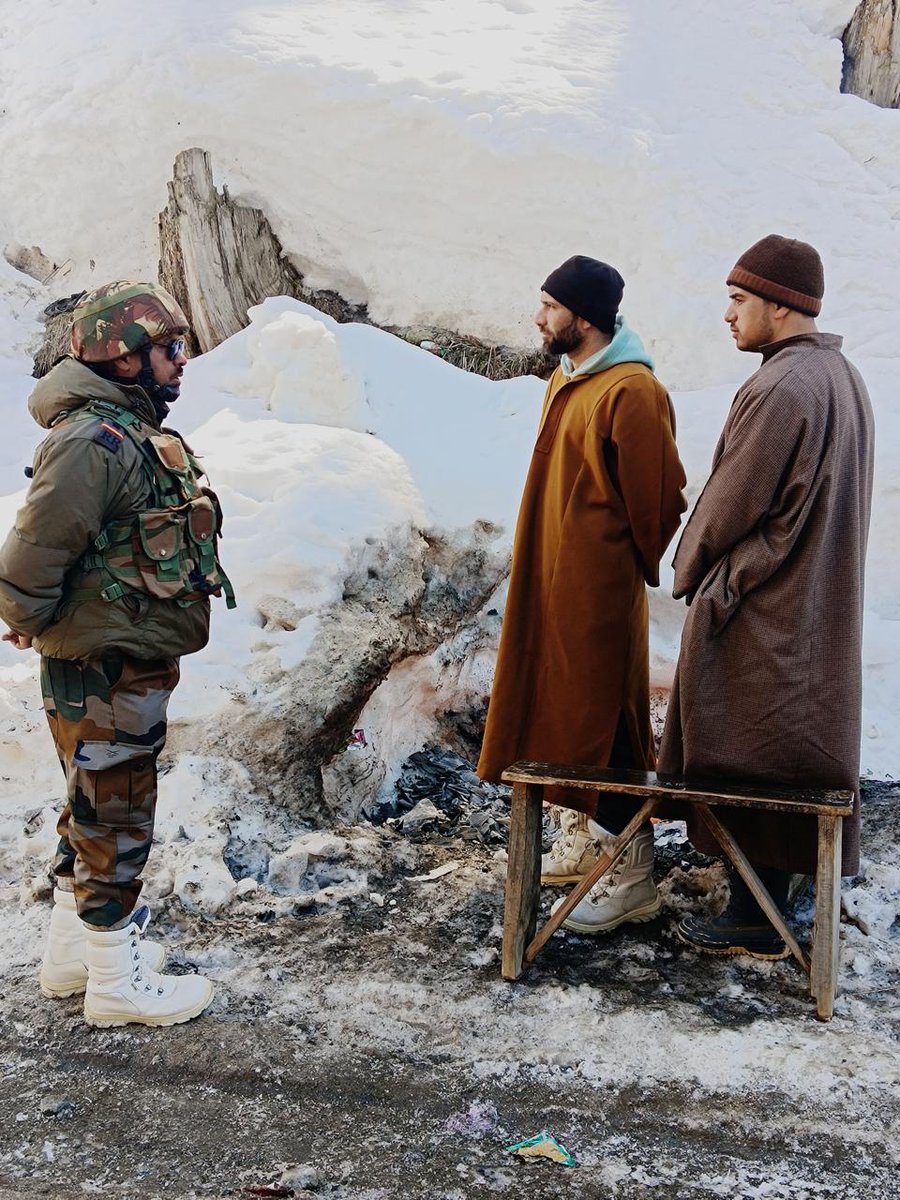 kupwarasentinel's tweet photo. #IndianArmy conducted a Khairiyat Patrol from to #Kanzalwan village to check on locals' well-being.the team addressed their concerns &amp; shared advice on climate change &amp; health.The patrol reassured villagers of the Indian Army’s support, strengthening trust &amp; unity in Gurez Valley https://t.co/p5Q9TmxAzZ