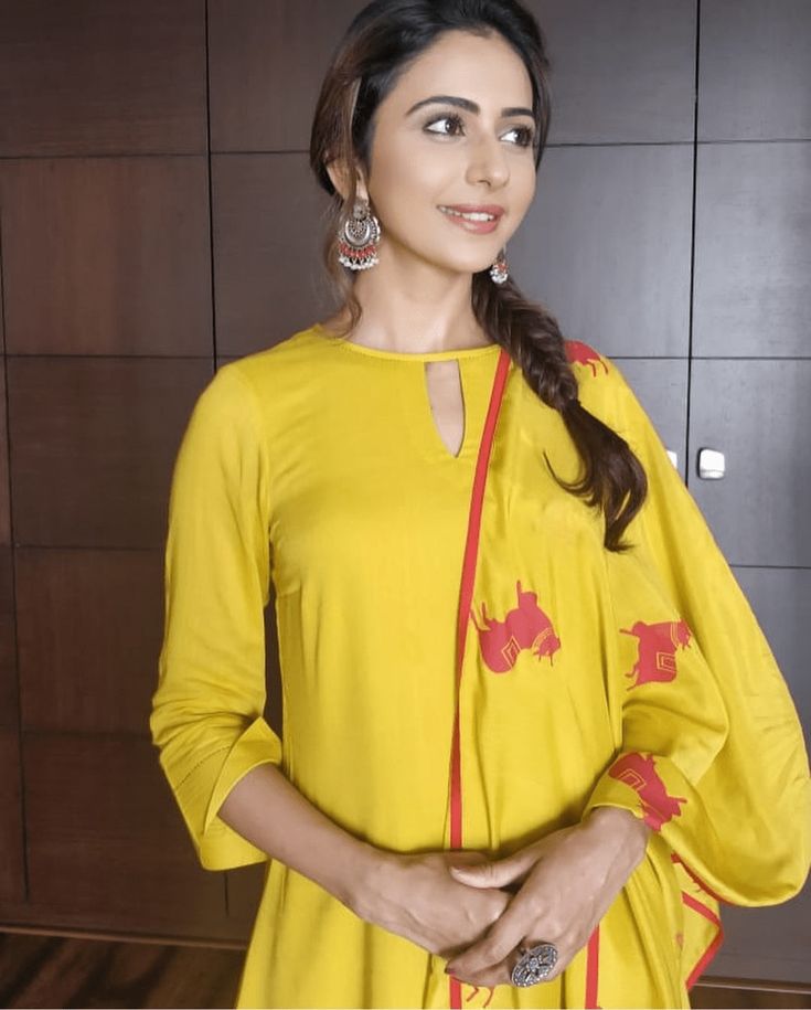 FunPlanet365's tweet photo. #CelebColour
#StarContent
26.4 Post 1
#RakulPreetSingh #AnushkaSharma #MalaikaArora #KrithiShetty https://t.co/tNsVabewff