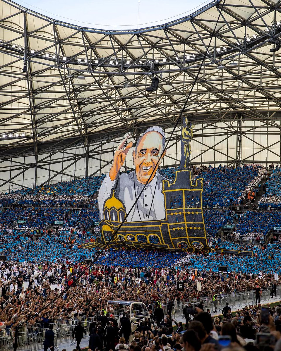 Alors que nous rendons hommage au Pape François, je repense avec émotion à sa visite à Marseille, en septembre 2023. Un souffle de fraternité, un moment de paix et d’espérance, gravés dans le cœur de la Nation.