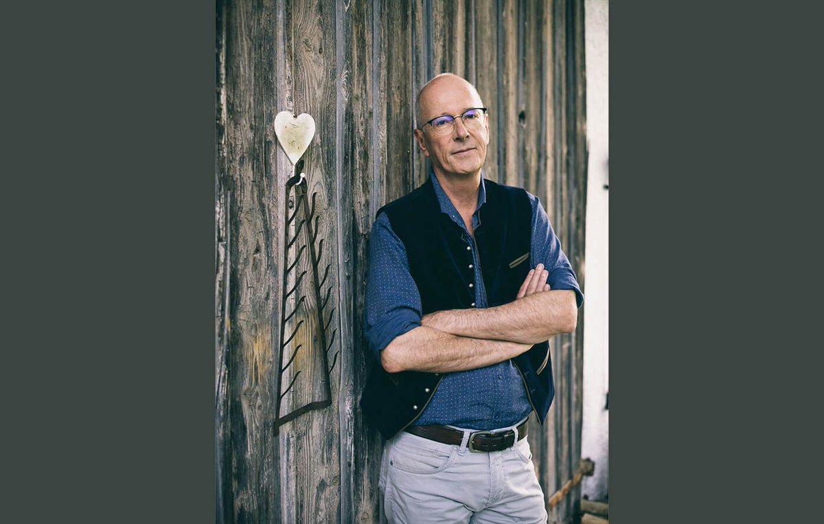 Andreas Föhr, #Jurist und #Krimiautor, über seinen Weg vom #Anwalt zum gefeierten #Autor. #karriereführer #kf_recht #Jura #Recht
karrierefuehrer.de/recht/das-letz…