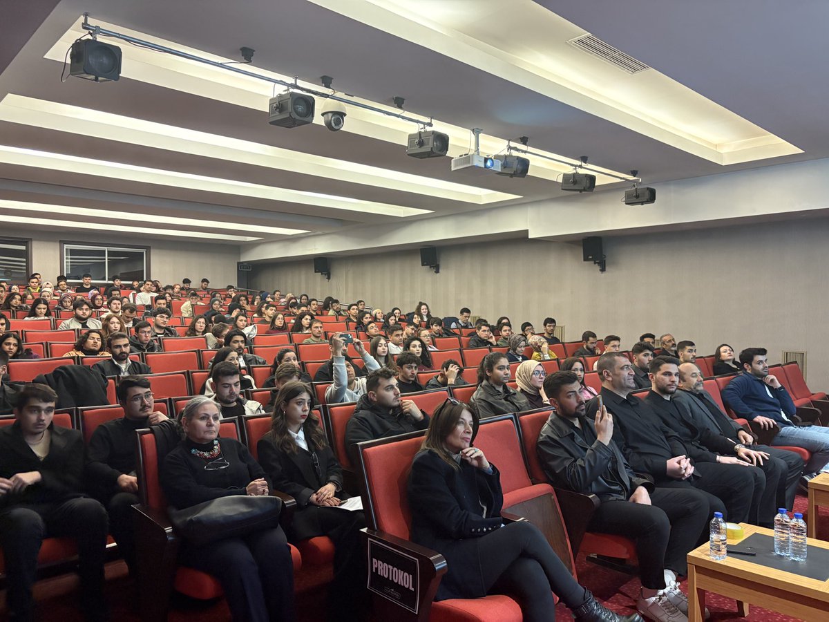gaziliulkuculer's tweet photo. Gazi Eğitim Fakültesi Teşkilatımız tarafından, Prof. Dr. Temel Çalık ve Prof. Dr. Ergin Hamzaoğlu hocalarımızın katılımlarıyla “Stratejik Değer Olarak Türkiye’nin Su Kaynakları” konulu konferans gerçekleştirildi. 🇹🇷
@GefUlkuculeri 

@ayyildirim1 
@omersanli04 
@SurenlerKayra01 https://t.co/fowoW0nKpA