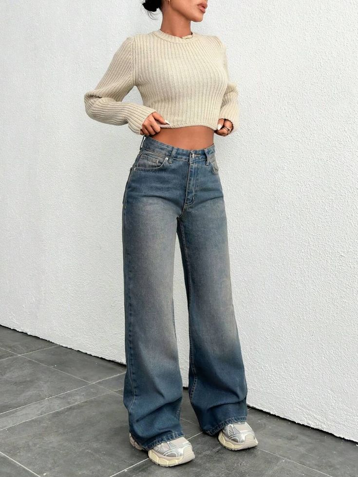 Cungkringpump's tweet photo. Outfit cewek kekinian yang lagi hits 2025:
🌸 Baby tee + cargo pants
🖤 Oversized blazer + mini skirt
🤍 Knitted top + wide leg jeans
Kamu tim mana? 👗✨
- A thread https://t.co/O3ct78md6Y