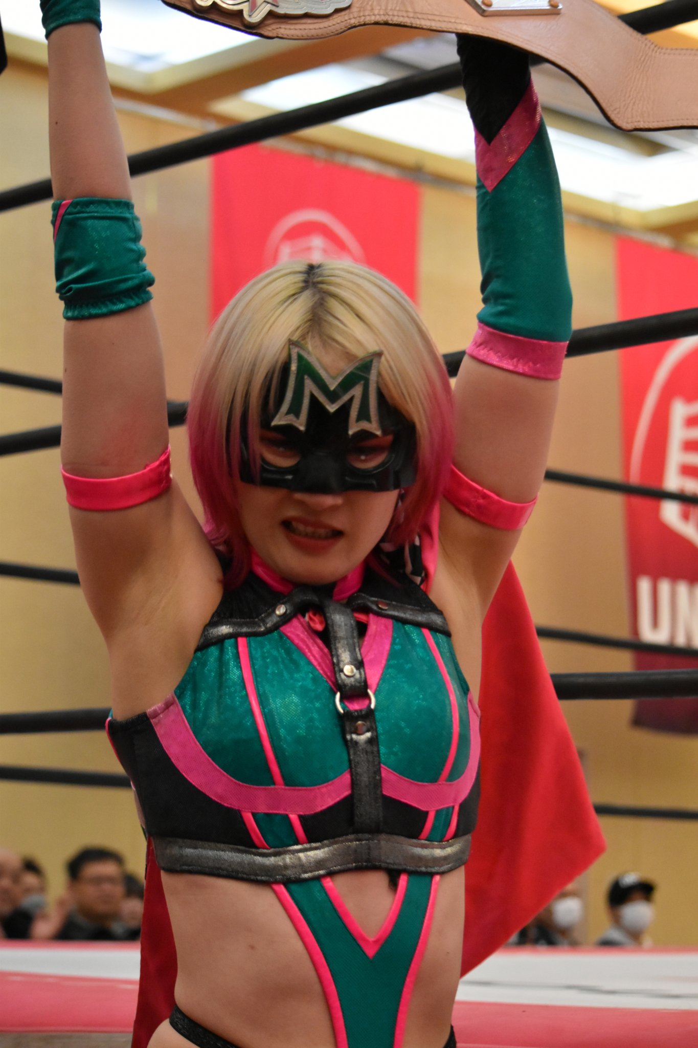仮面の女子プロレスラー、ハイパーミサヲが明かす壮絶な過去