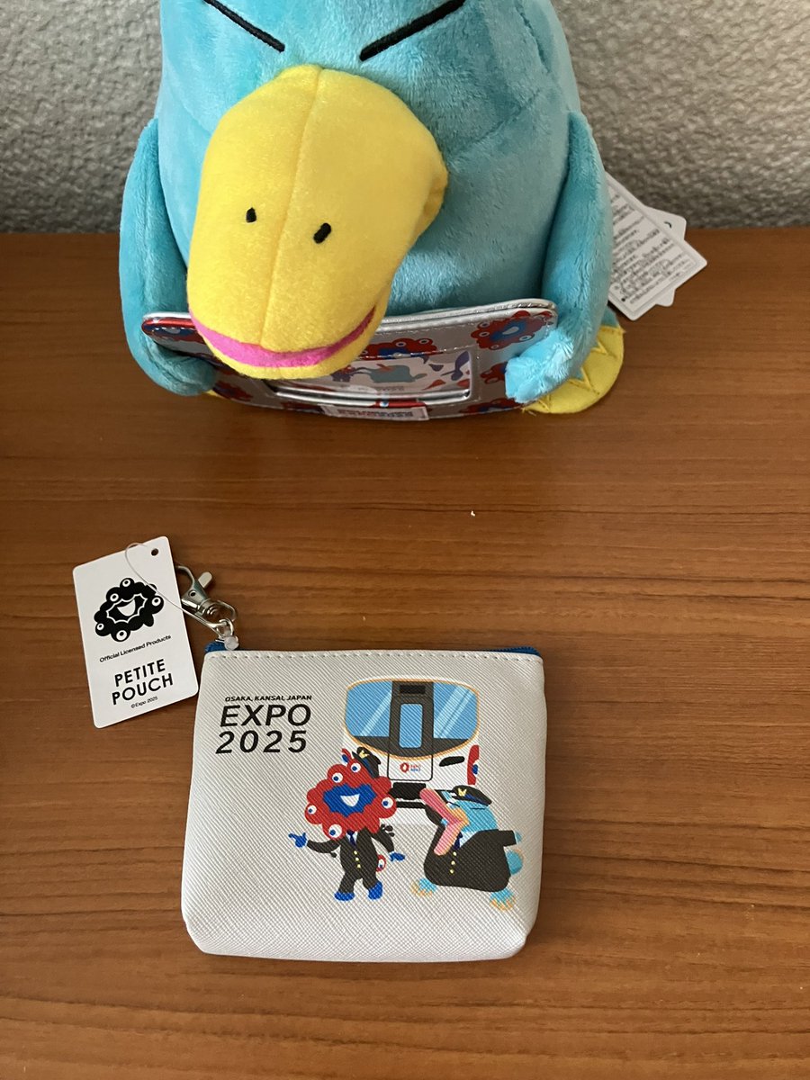 mikkumatan's tweet photo. 私はポーチを買ってきたよ
ミャクミャクやイコちゃんもかわいいけど
裏の電車も可愛くて好き😊 https://t.co/XbklNDU1qz