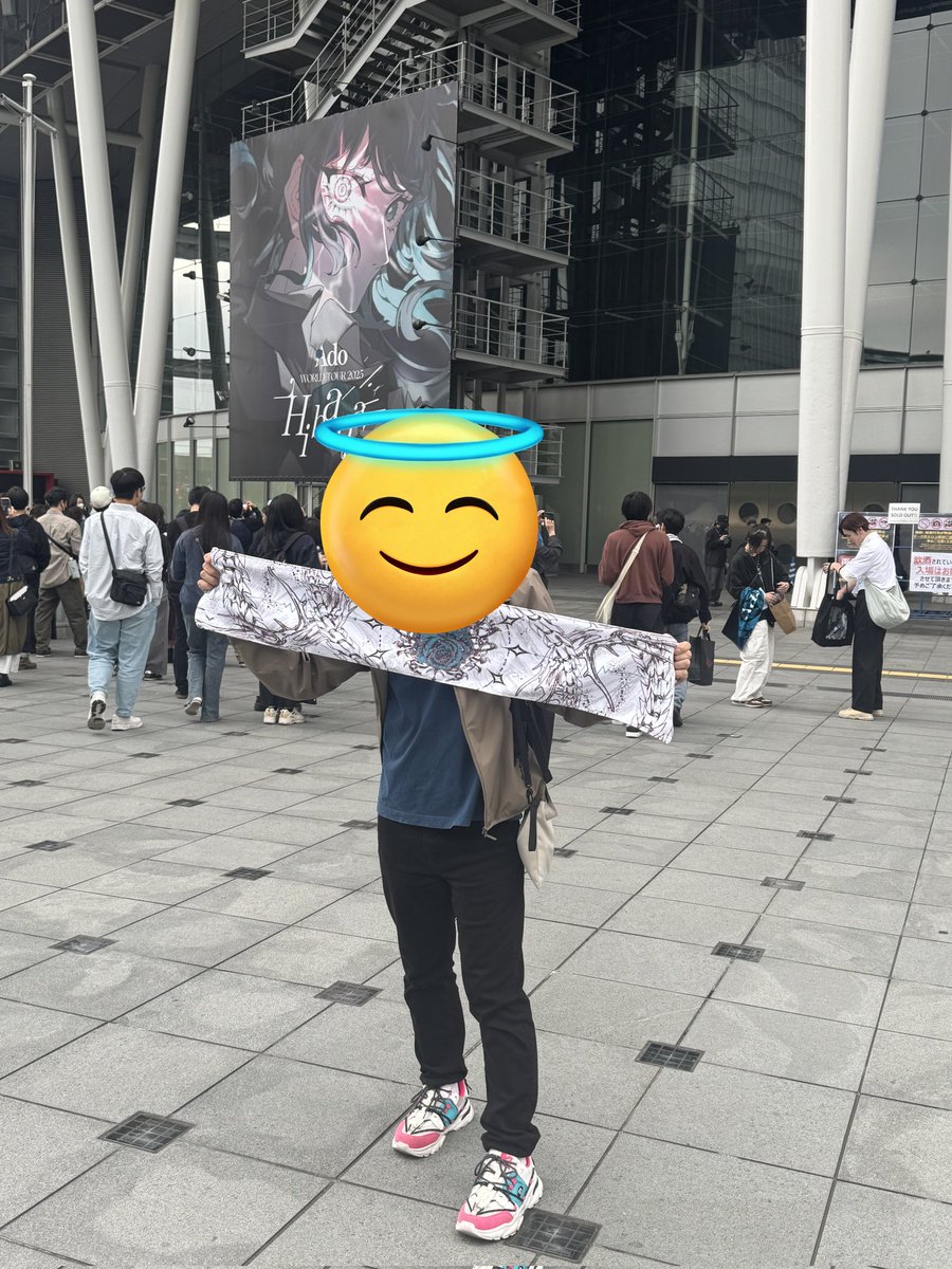 Adoさんのライブ参加してます
たまアリ規模大きすぎてもう、すごい