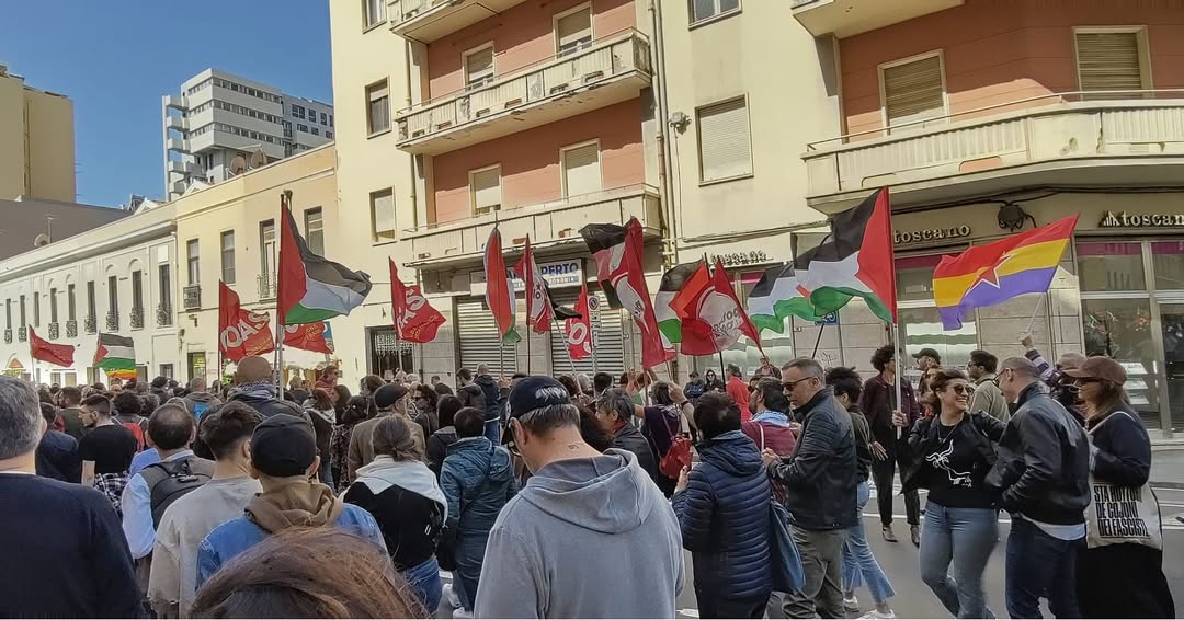 Bologna, Roma, Napoli, Cagliari e decine di altre città: <a href="/potere_alpopolo/">Potere al Popolo</a> nelle piazze per un 25 aprile contro guerra, riarmo, pacchetto sicurezza.
Costruiamo insieme la manifestazione nazionale del 21 giugno contro il vertice della NATO!