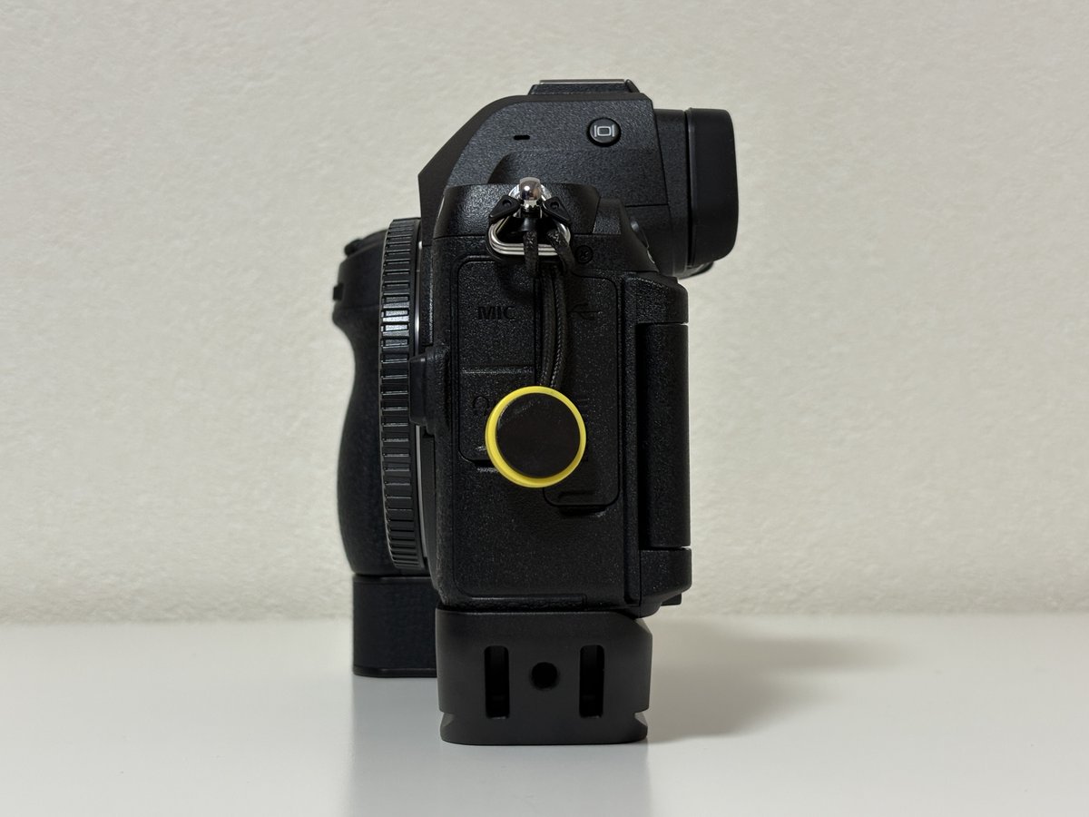 Nikonから公式の適合は出ていませんが、Z5IIに付くとの噂の