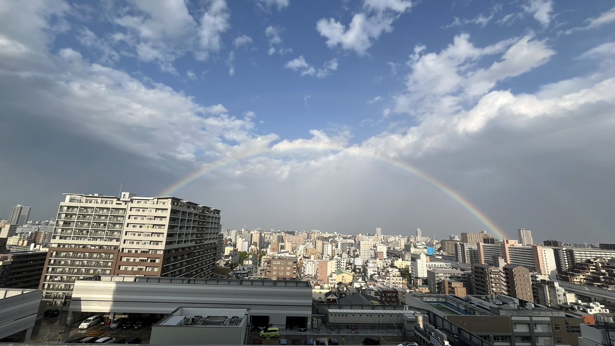 wl9w8's tweet photo. 我が家から綺麗な虹が見えました🌈+😃=🍭
 #にじ https://t.co/Ufo08zzxYo