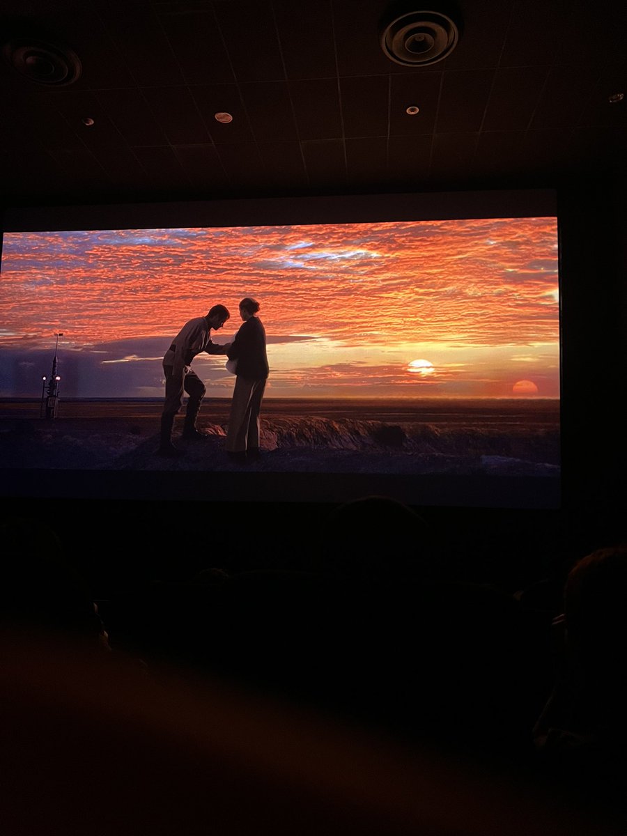 _mcordova7's tweet photo. Mi niño interior está tan feliz de poder haber visto Star Wars: La venganza de los Sith en el cine, una de mis películas favoritas; no quepo más de la felicidad que tengo. Que maldita obra de arte. ❤️ https://t.co/OnWZYZOG5m