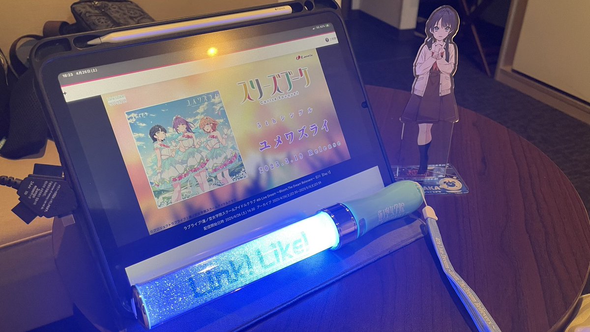 NDTSYK's tweet photo. 本日の座席は……！
ホテルで配信最前列です！ https://t.co/VUlI7no913