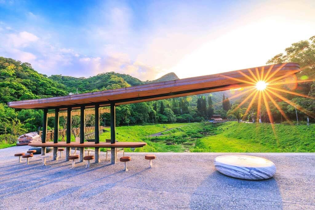 ColombiaTaiwan's tweet photo. El Parque de Control de Inundaciones Jinrui, ubicado en el sector de #Neihu, en la ciudad de #Taipéi, es mucho más que un embalse: es un refugio natural con paisajes impresionantes y una rica biodiversidad.
📸Ciudad de Taipéi @TaiwanHoy https://t.co/VkVl0AkeRd
