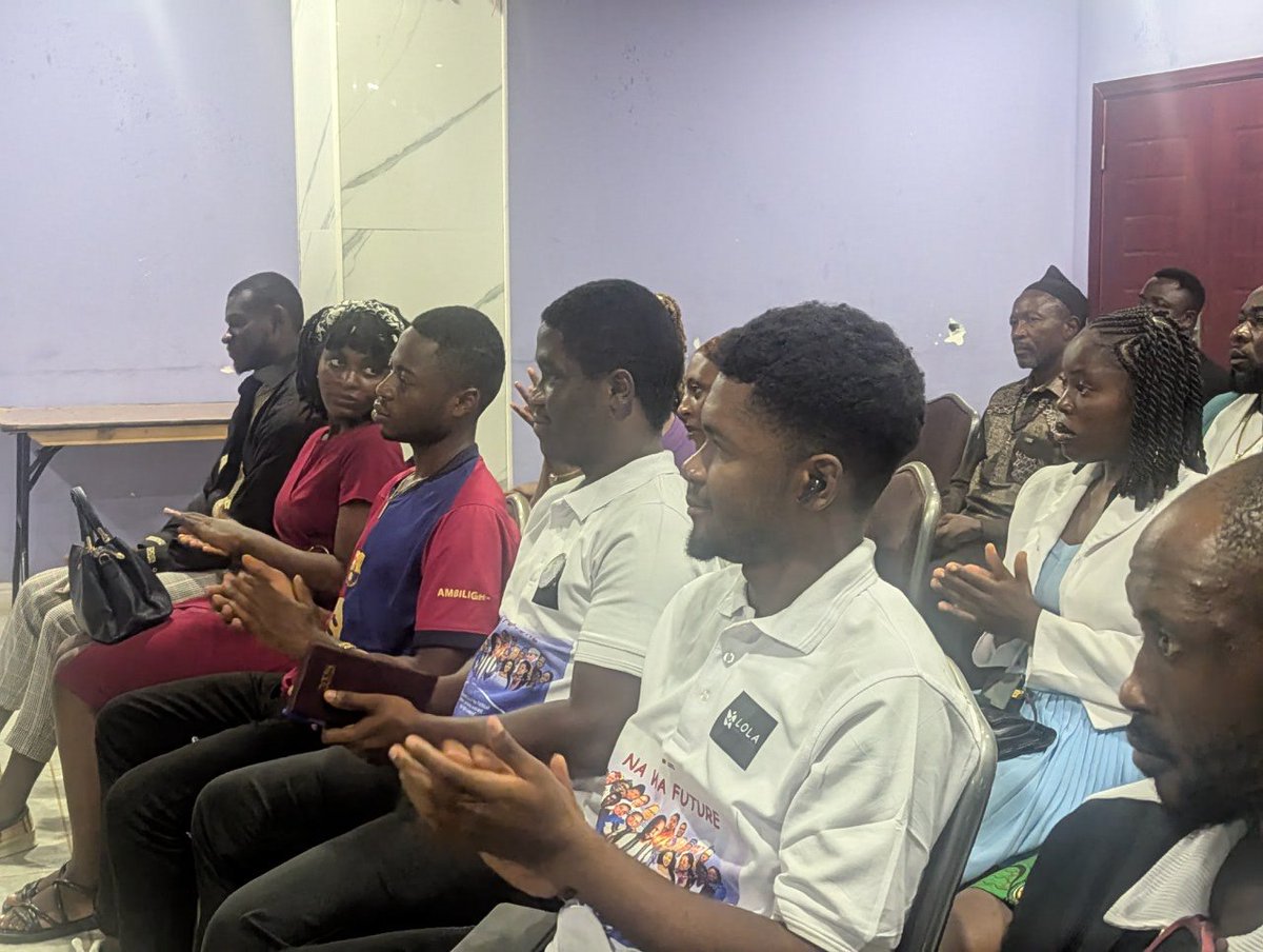 𝐅𝐚𝐛𝐫𝐢𝐜𝐞 𝐋𝐞𝐧𝐚 tweet media