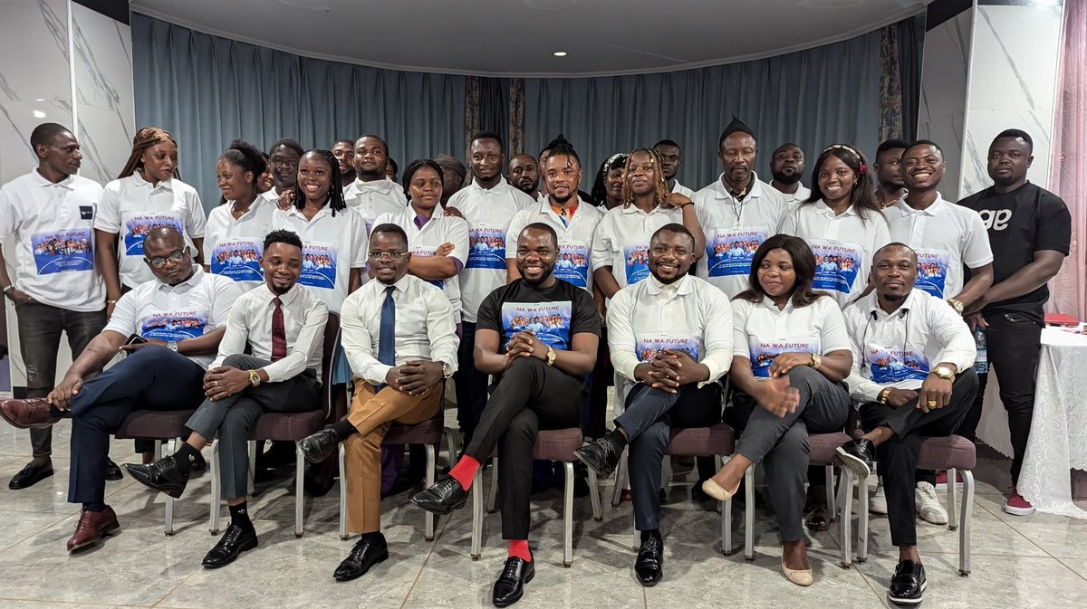 𝐅𝐚𝐛𝐫𝐢𝐜𝐞 𝐋𝐞𝐧𝐚 tweet media