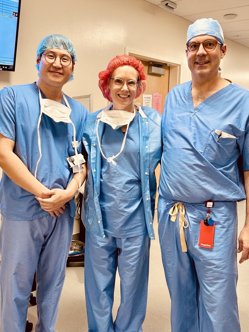 DrMarniqueB's tweet image. 🌵 Hola from San Antonio 

Big thanks Dr Matthias Hofer for your teaching and hospitality. More complex cases including the Tactra

Yellow school buses 🚍, sheriffs🚔, cowboy hats, lone-star buckles, Mexican food 🌮 and steak 🥩. 

@bsc_urology #AUA25 #prostheticurology
