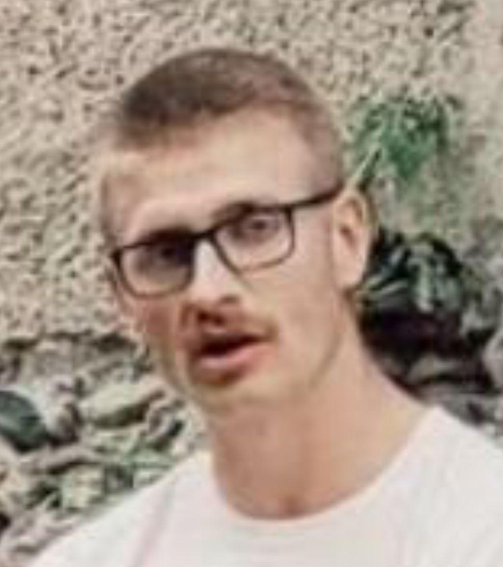 RedVanguard81's tweet image. Cette nuit à Albi une vingtaine de personnes affiliées à Patria Albiges ont attaqué la terrasse du bar Le Cosy en gazant et frappant plusieurs personnes. À la tête de cette attaque Thomas Rouquette. Colistier du FN en 2014 @Fr_Cabrolier à #Albi.
@prefet81