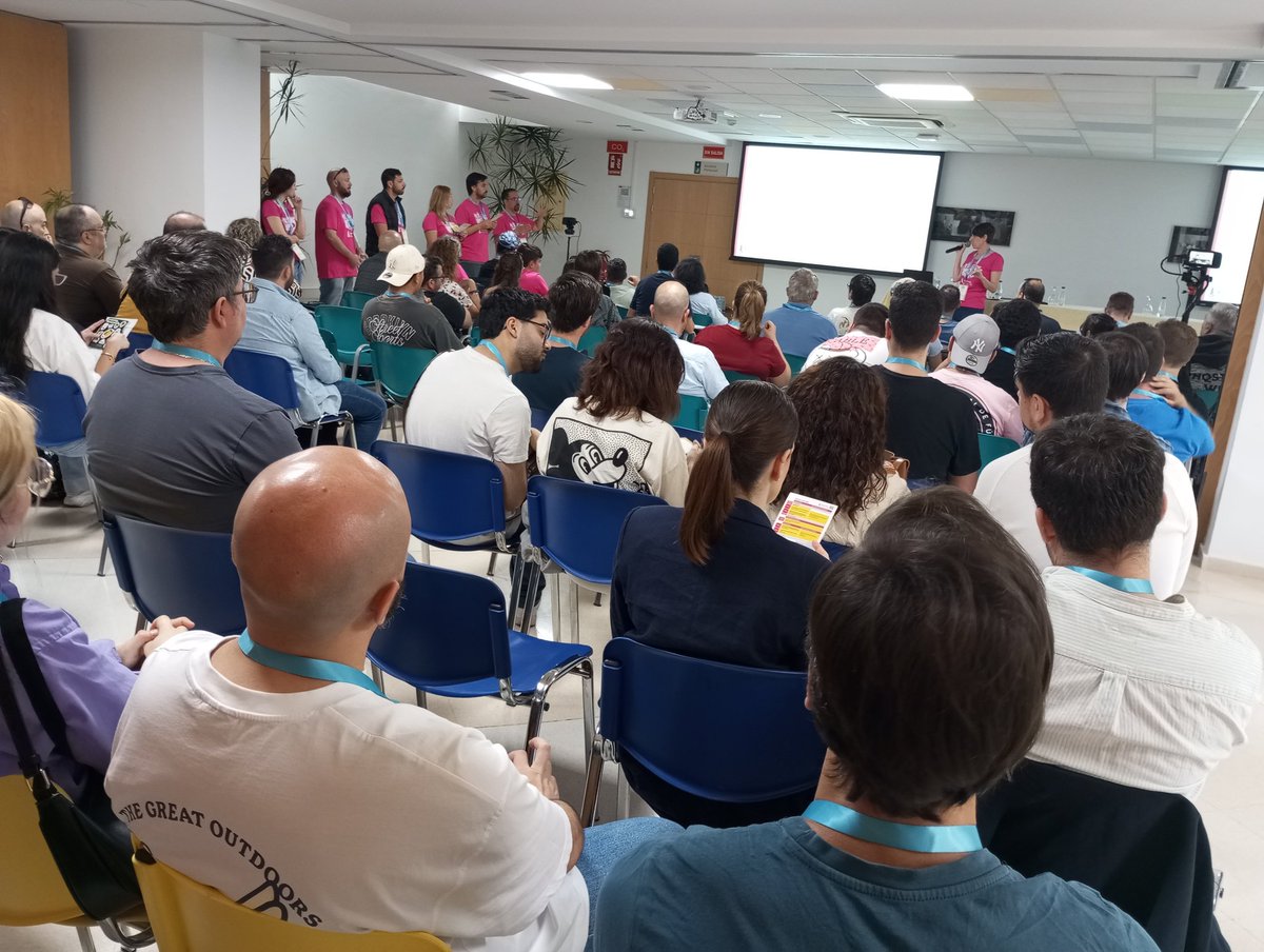 200 personas asisten hoy a la fiesta de #WordPress!!

El discurso de bienvenida de <a href="/deliacarballo/">Delia Carballo</a> , líder de organización, es el pistoletazo de salida de la #WCMLG25. 

Esto ha echado a rodar!