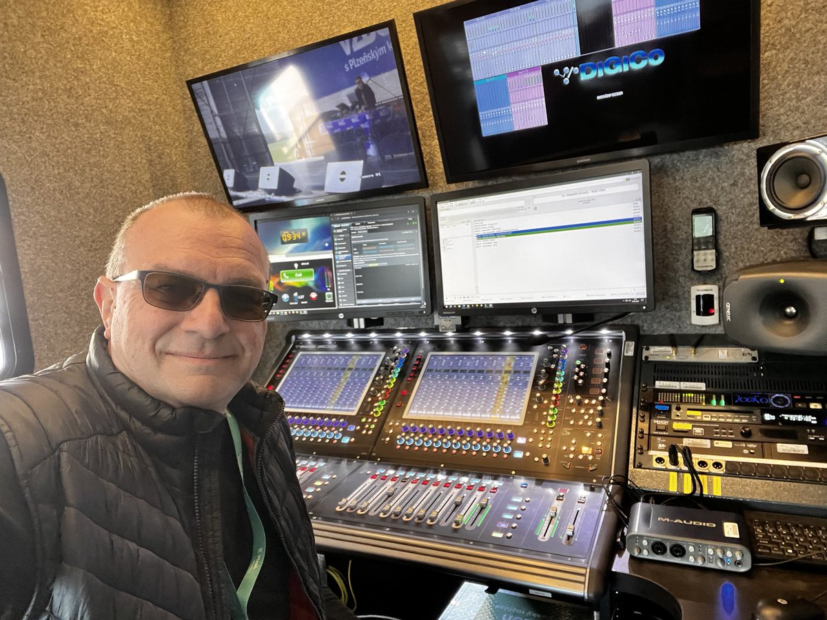 rkropy's tweet photo. Den ve vzduchu v Plasích 🛩️ Od 11:04 vysíláme živě na rádiu Český rozhlas Plzeň 📻 https://t.co/POCQfdRPDb