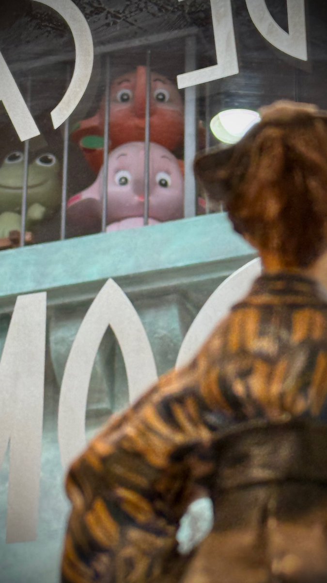 そんな見んでもええやん