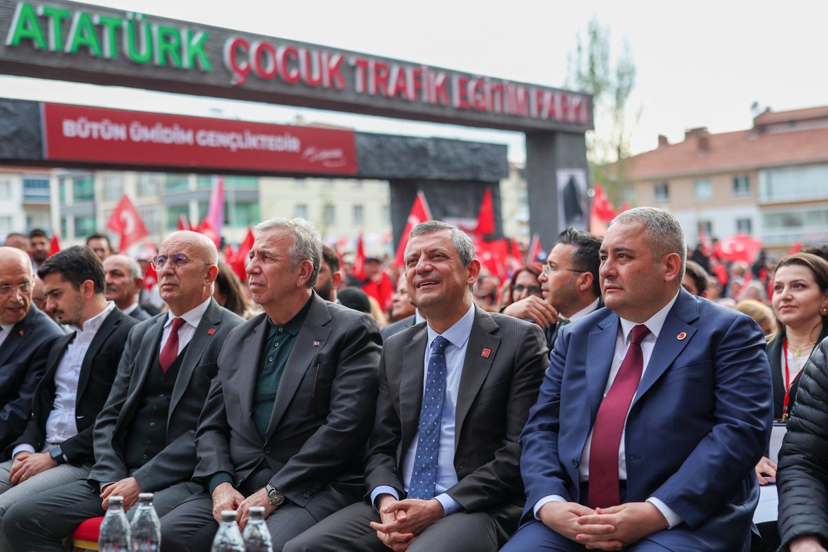berkkkilicc's tweet photo. 23 Nisan haftasında, Genel Başkanımız Sayın Özgür Özel, Ankara Büyükşehir Belediye Başkanımız Sayın Mansur Yavaş, İl Başkanımız, Milletvekillerimiz ve Belediye Başkanlarımızla birlikte 23 yeni tesisimizin açılışını yaptık.

Keçiören Belediye Başkanımız Sayın Mesut Özarslan ile omuz omuza vererek Keçiören'imize eserler kazandıracak, laf değil proje üretmeye devam edeceğiz.

İŞ'TE YENİ KEÇİÖREN! 

@eczozgurozel @mansuryavas06 @OzarslanMesut